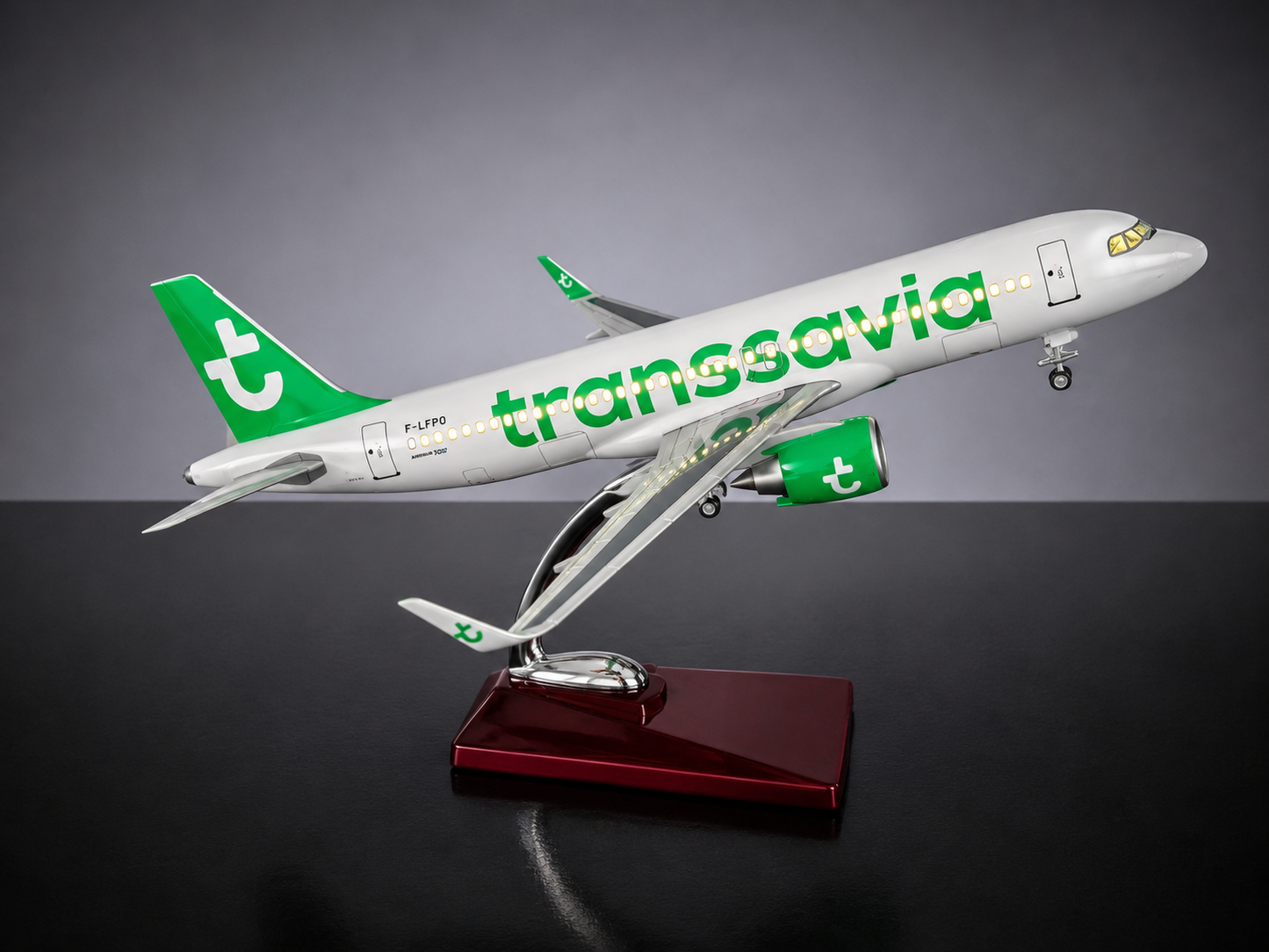 Airbus A320neo Transavia 1:100 37cm en résine avec Led Finition Premium
