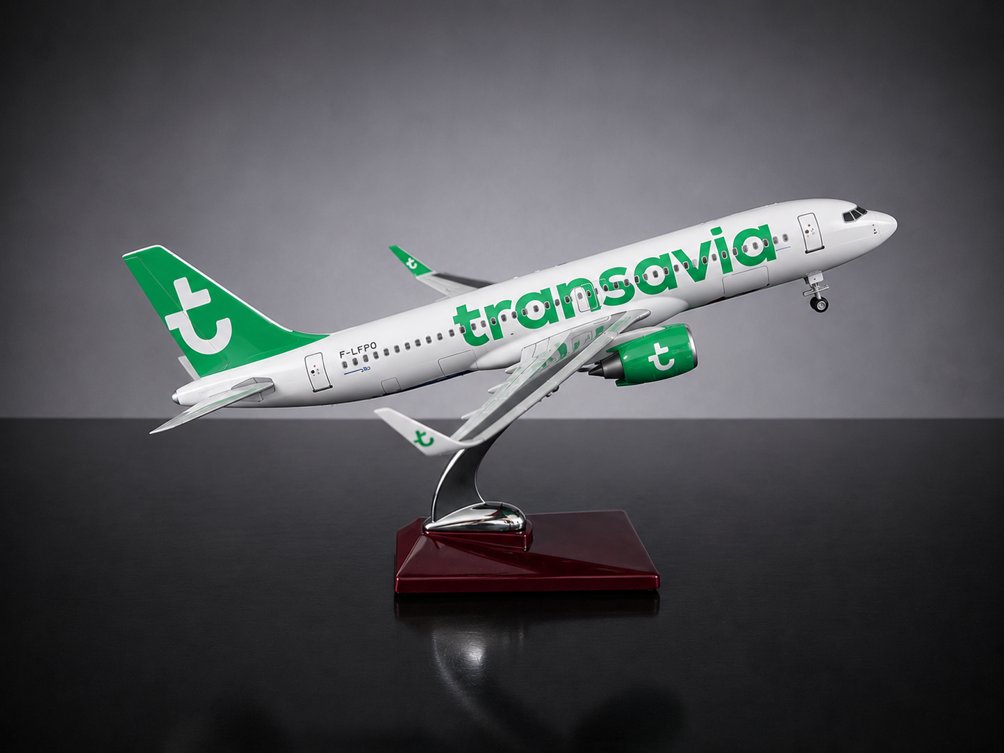 Airbus A320neo Transavia 1:100 37cm en résine avec Led Finition Premium