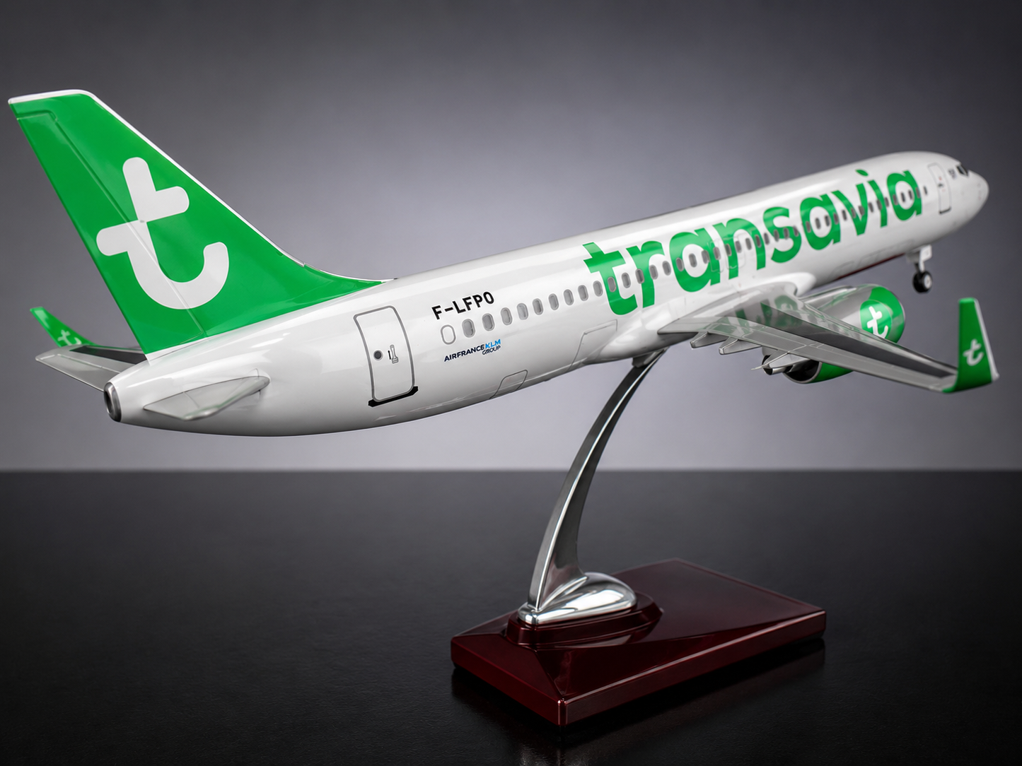 Airbus A320neo Transavia 1:100 37cm en résine avec Led Finition Premium