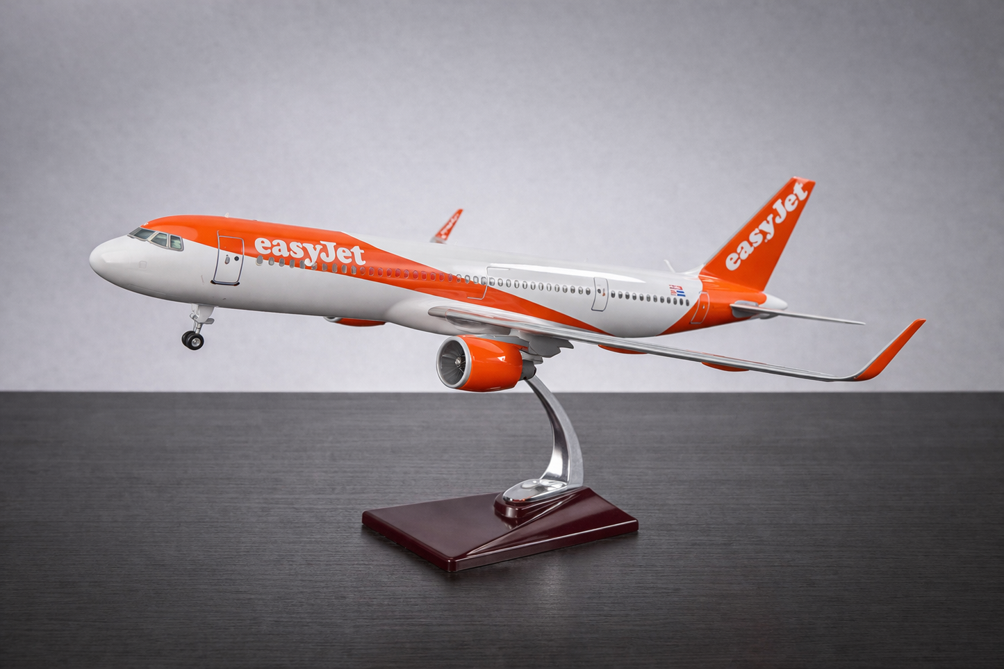 Airbus A321 Easy-Jet- Échelle 1:100 - Finition Premium Détaillée