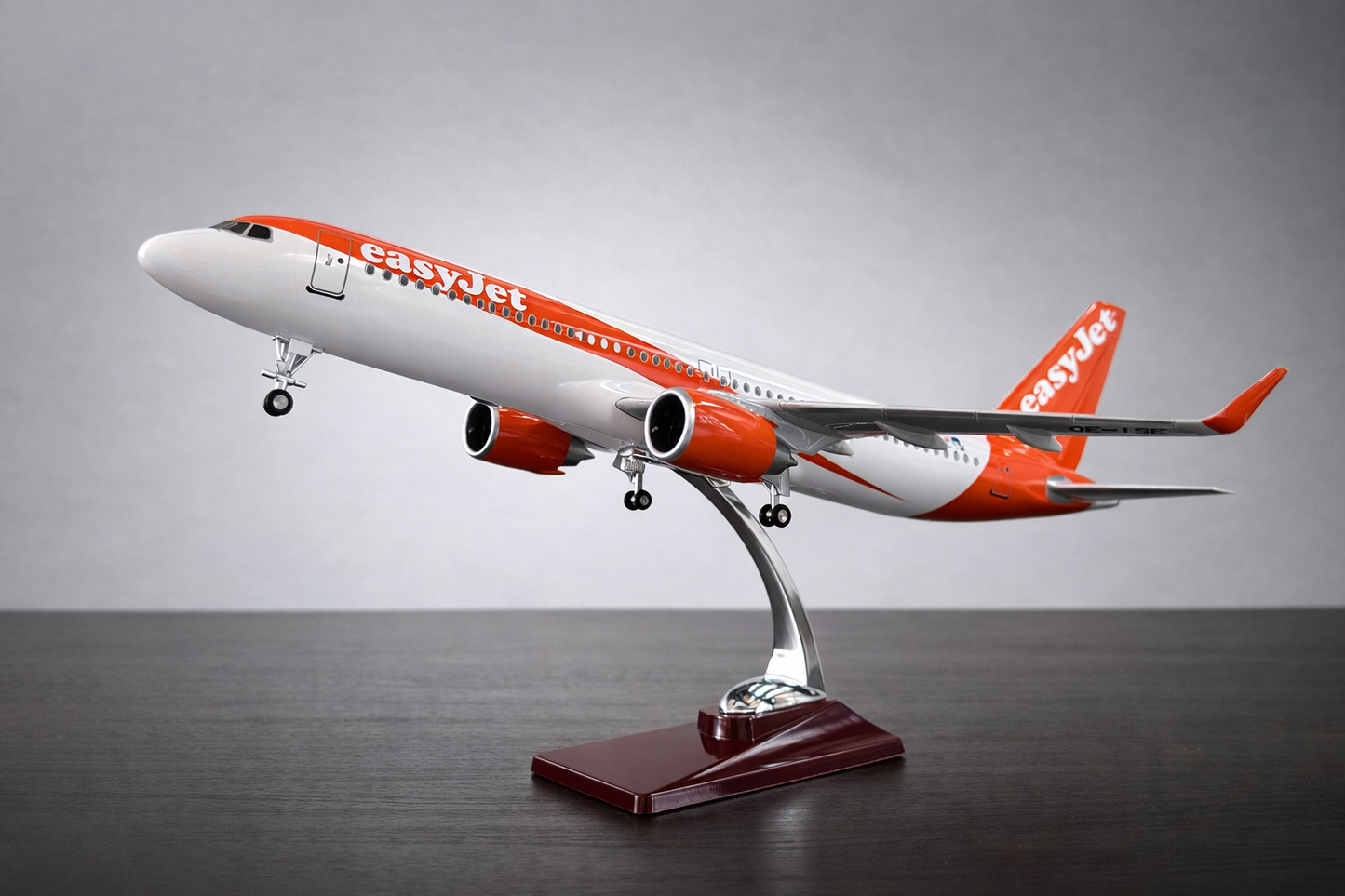 Airbus A321 Easy-Jet- Échelle 1:100 - Finition Premium Détaillée